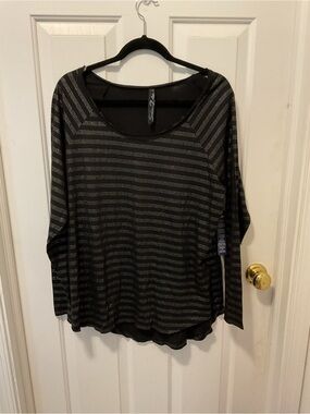 Seven7 Black Metallic-Striped Long Sleeve Scoop Neck Top